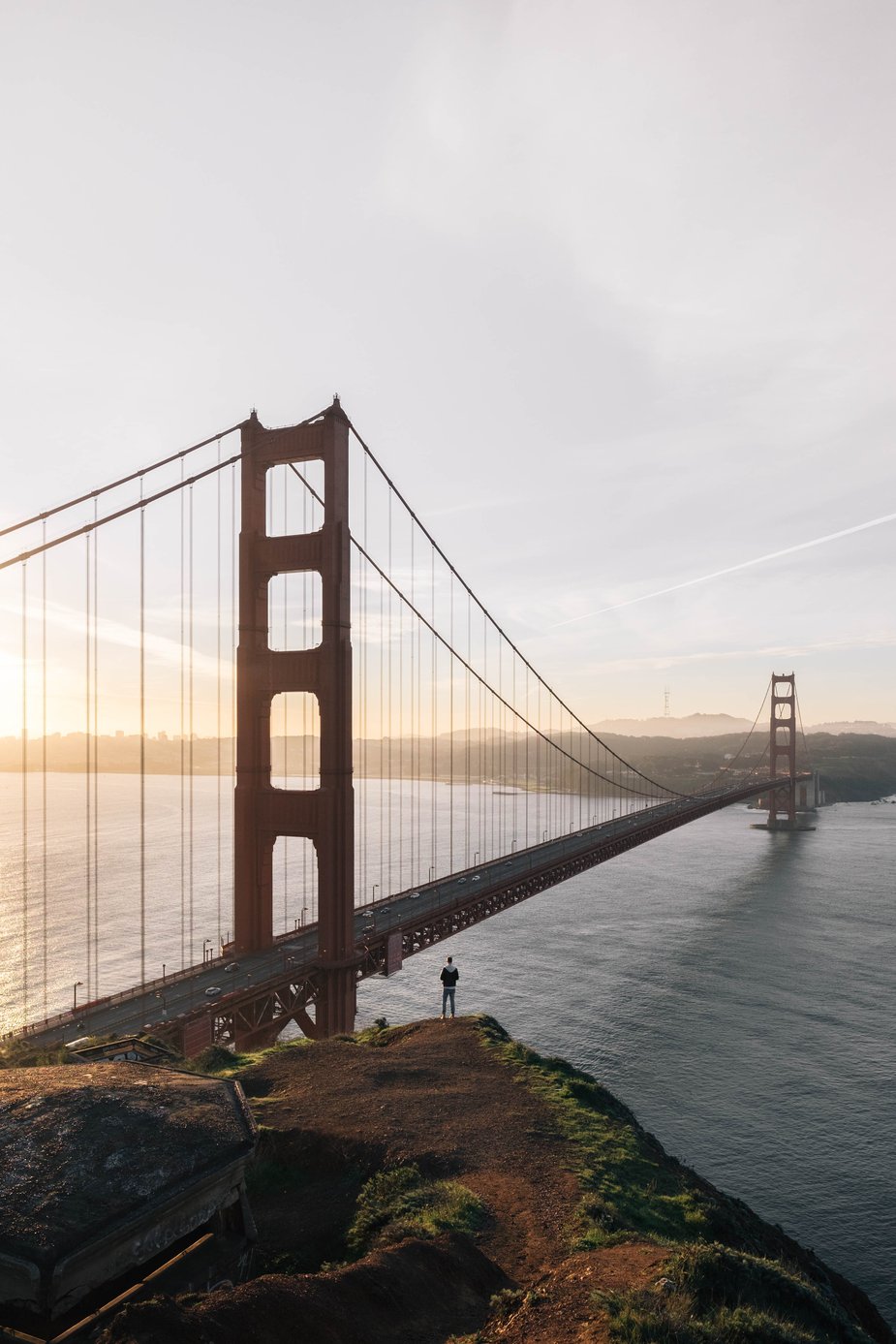 hiking-by-golden-gate-bridge