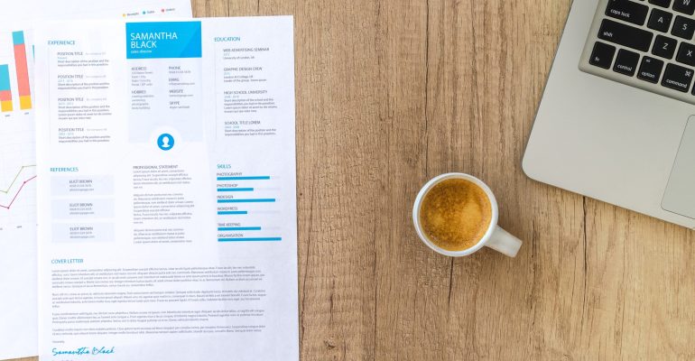 An infographic illustrating key ATS resume mistakes and solutions, aimed at helping job seekers enhance their applications.