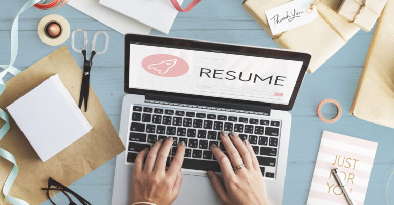 5 Key Benefits a Resume Service Provides to Boost Your Chances of Success